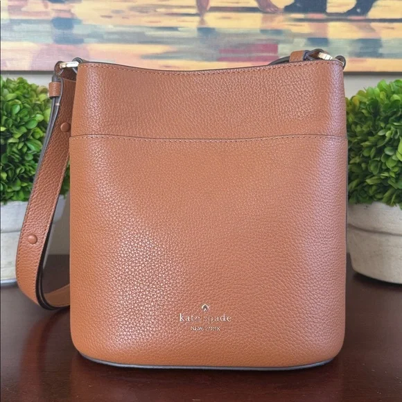 KATE SPADE ♠️ New York 🤎Leila🤎LEATHER CONVERTIBLE SMALL BUCKET BAG 🌟EUC🌟 - Picture 6 of 17
